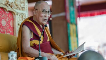 Teaching ‘Stages of Meditation’ and ‘Thirty-seven Practices of Bodhisattvas’ at Disket