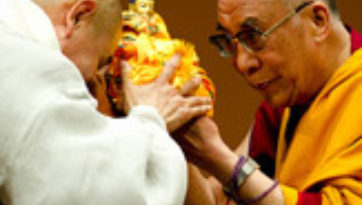Dalai Lama Meets Korean Buddhists in Tokyo