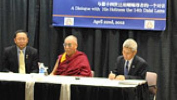 His Holiness speaks to Chinese students in Rochester, MN