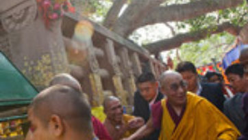 Thousands of devotees welcome the Dalai Lama in Bodh Gaya