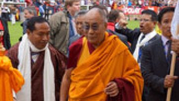 Greeting Tibetans, Nepalese and Mongolians